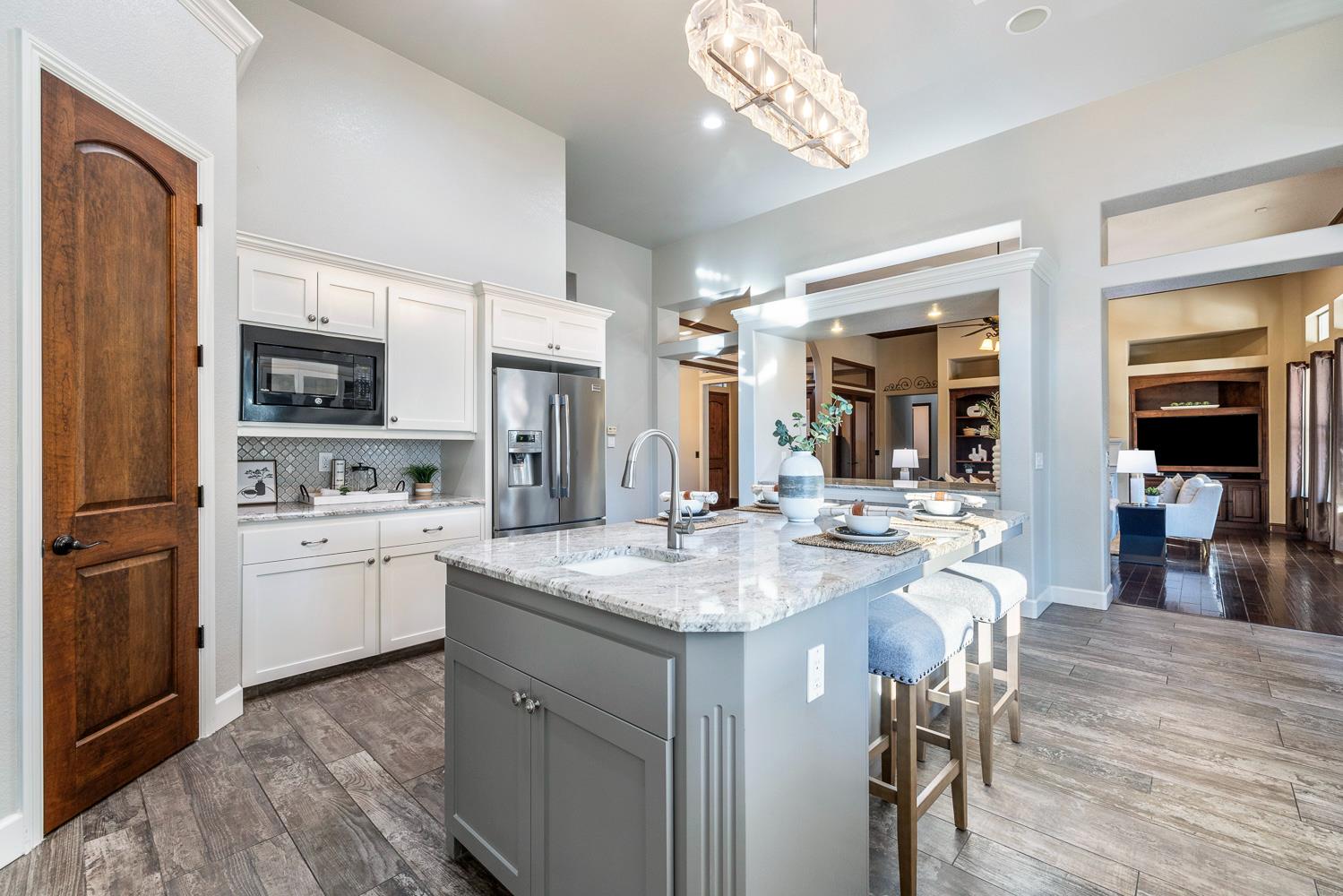 332 W Everglade Ave, Clovis, CA 93619