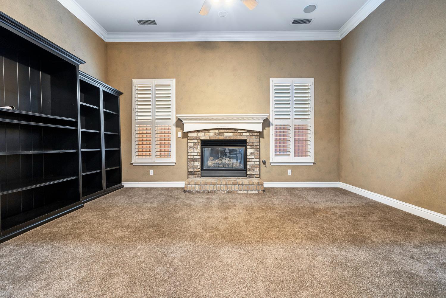 332 W Everglade Ave, Clovis, CA 93619