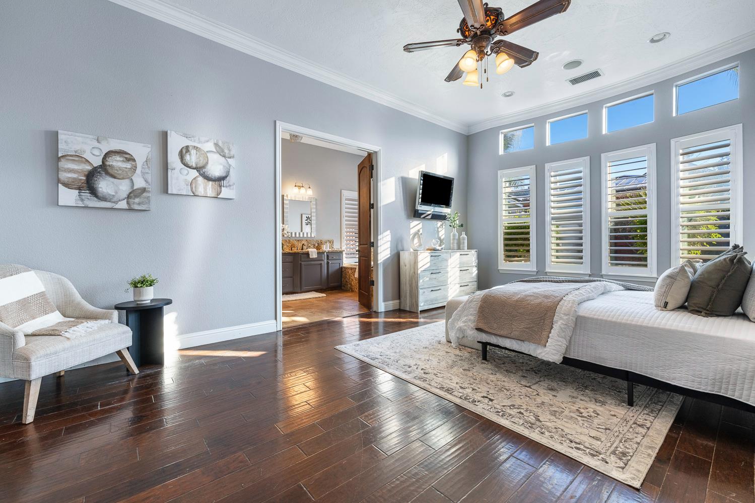 332 W Everglade Ave, Clovis, CA 93619