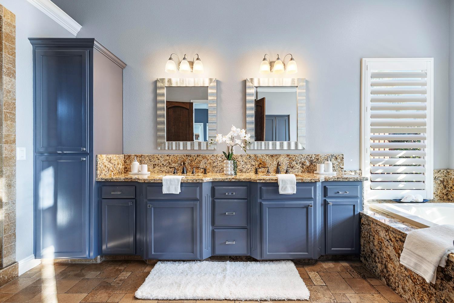 332 W Everglade Ave, Clovis, CA 93619