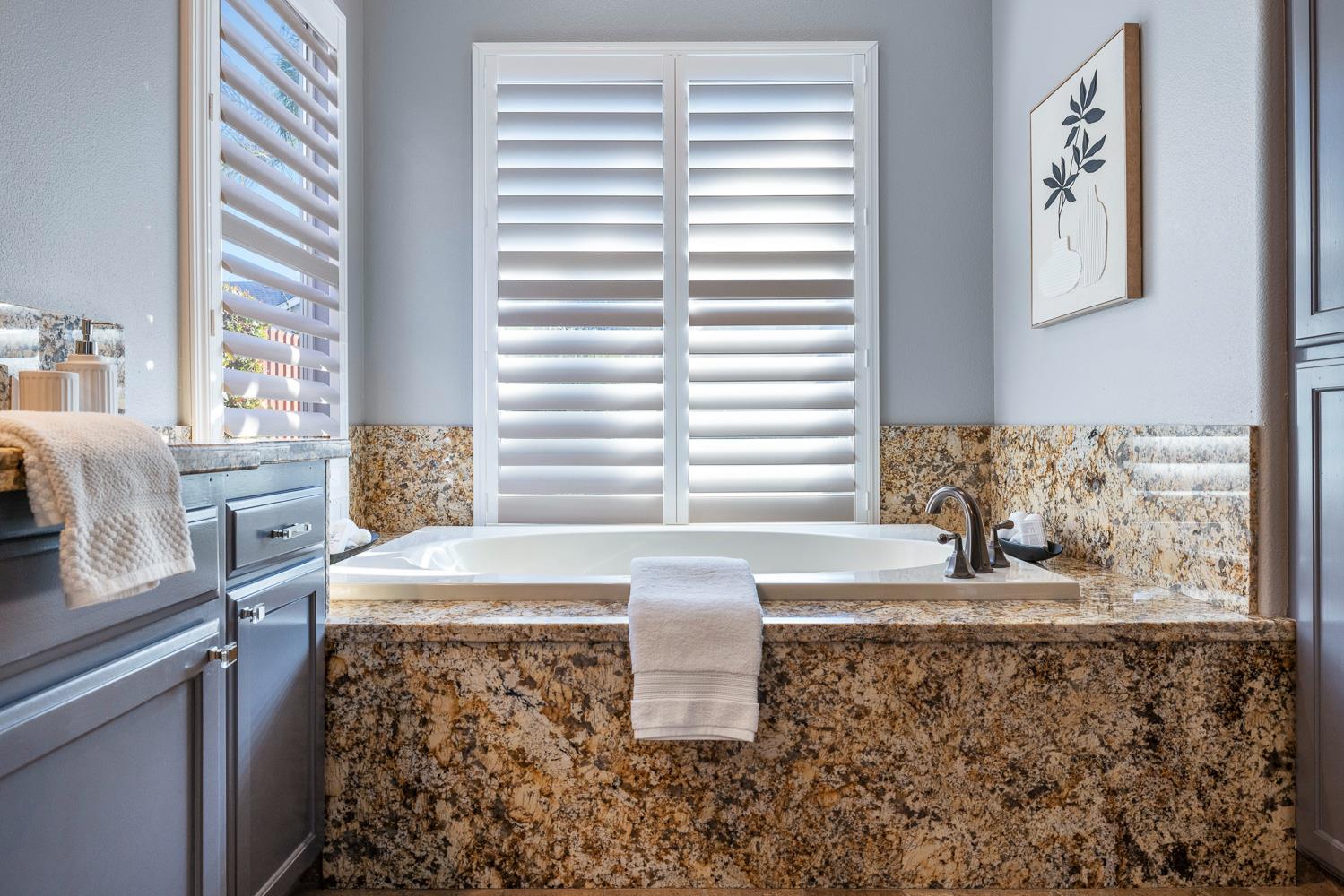 332 W Everglade Ave, Clovis, CA 93619