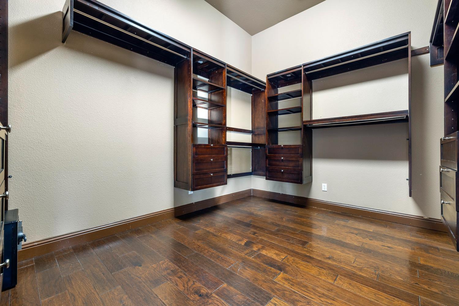 332 W Everglade Ave, Clovis, CA 93619