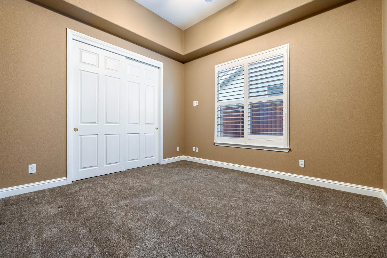 332 W Everglade Ave, Clovis, CA 93619