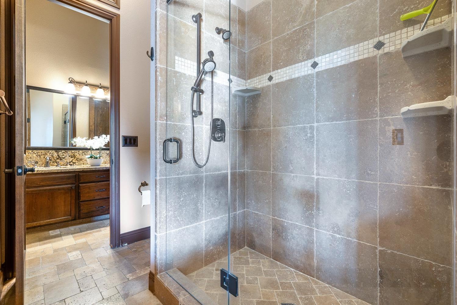 332 W Everglade Ave, Clovis, CA 93619