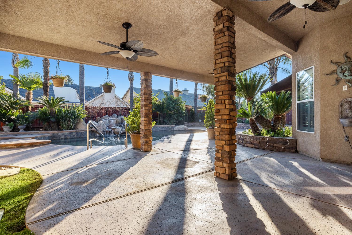 332 W Everglade Ave, Clovis, CA 93619