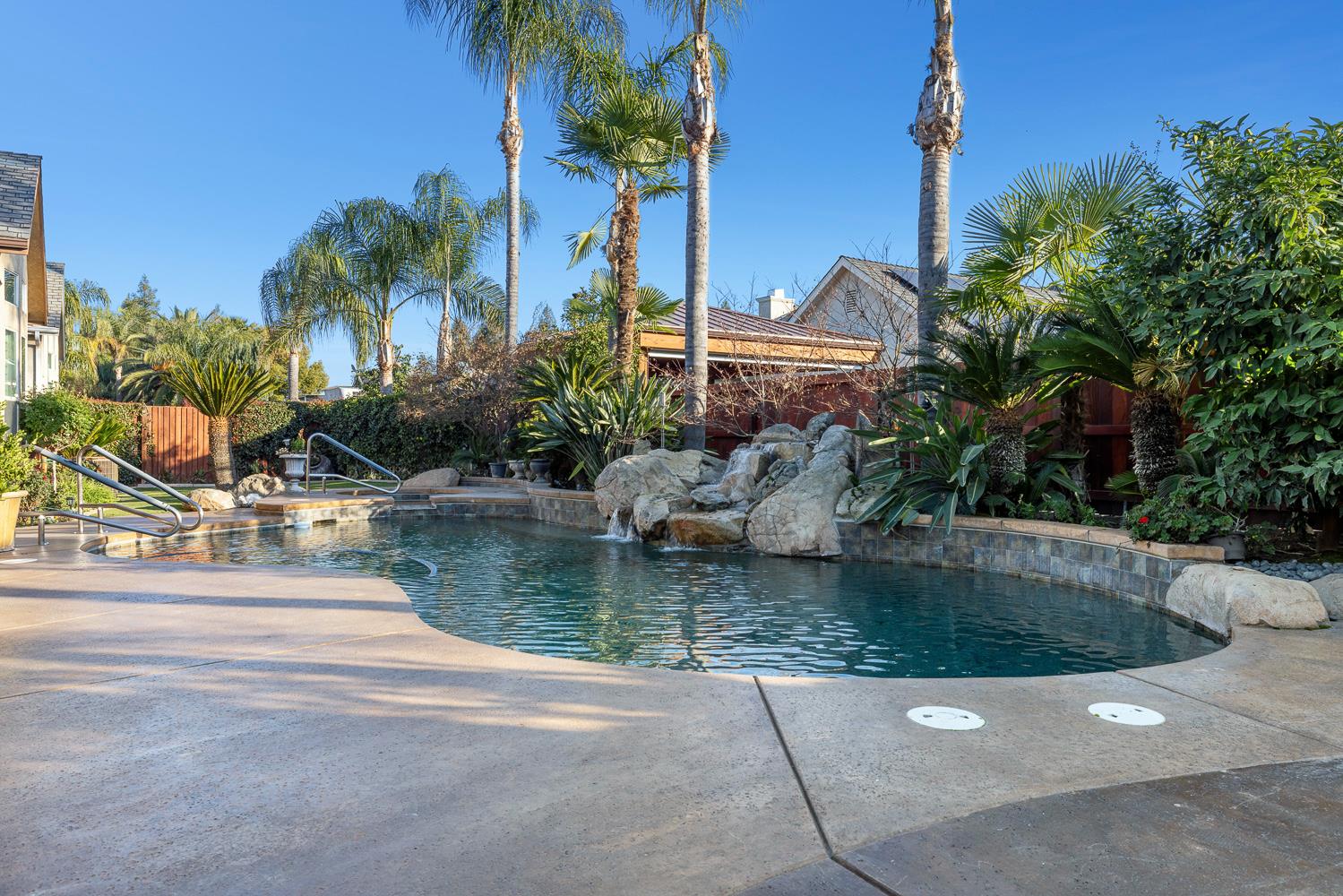 332 W Everglade Ave, Clovis, CA 93619