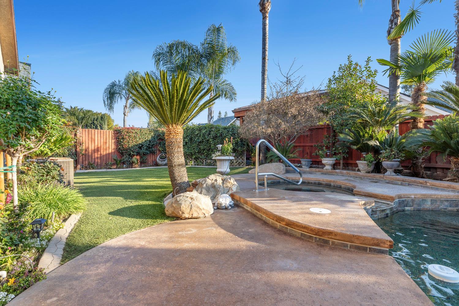 332 W Everglade Ave, Clovis, CA 93619