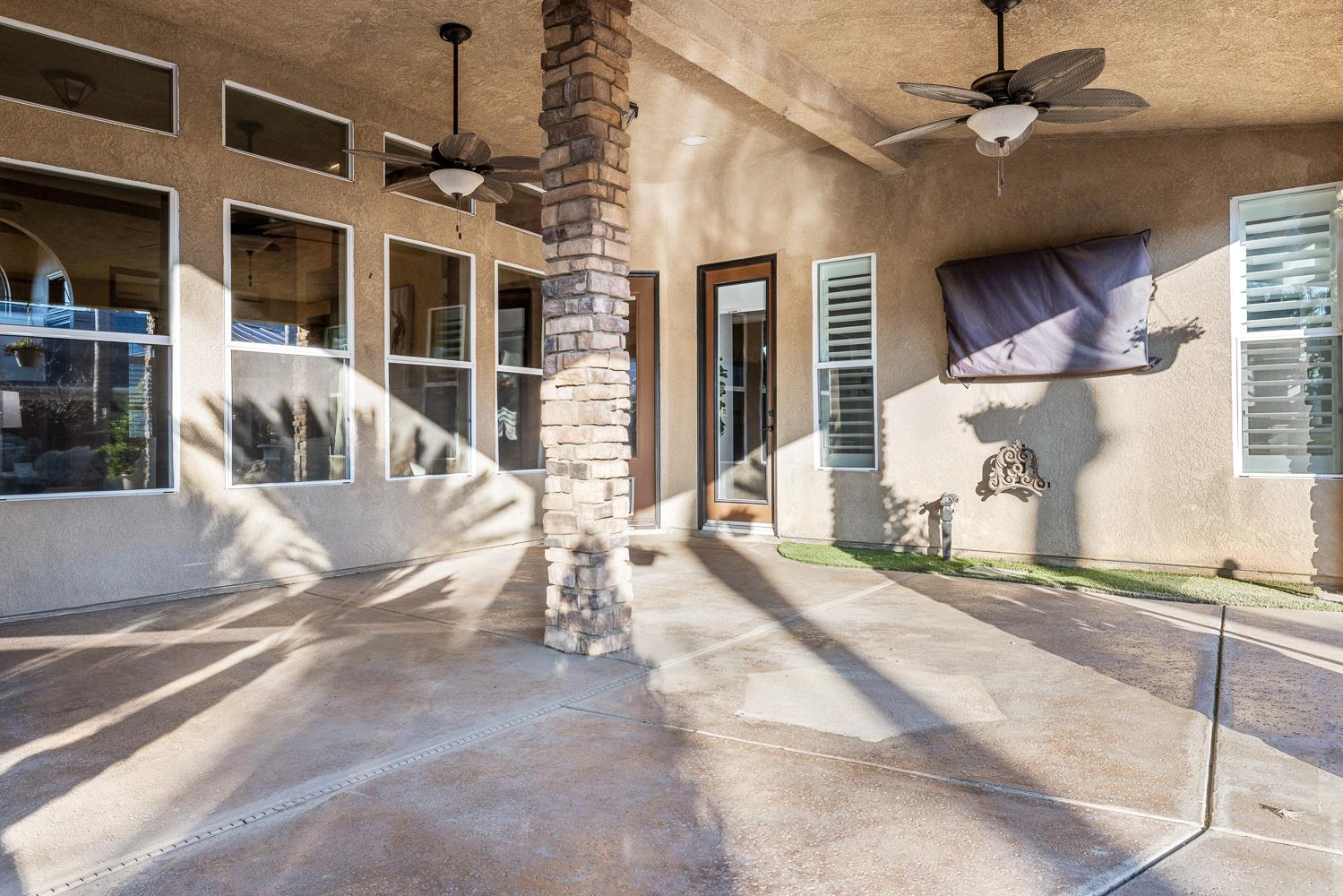 332 W Everglade Ave, Clovis, CA 93619