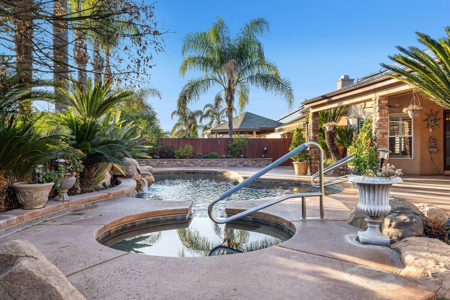 332 W Everglade Ave, Clovis, CA 93619