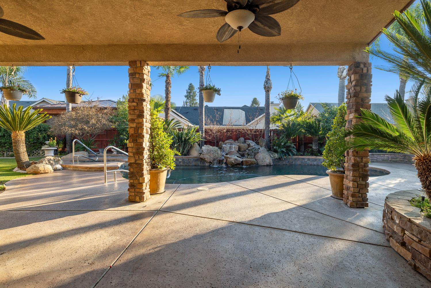 332 W Everglade Ave, Clovis, CA 93619