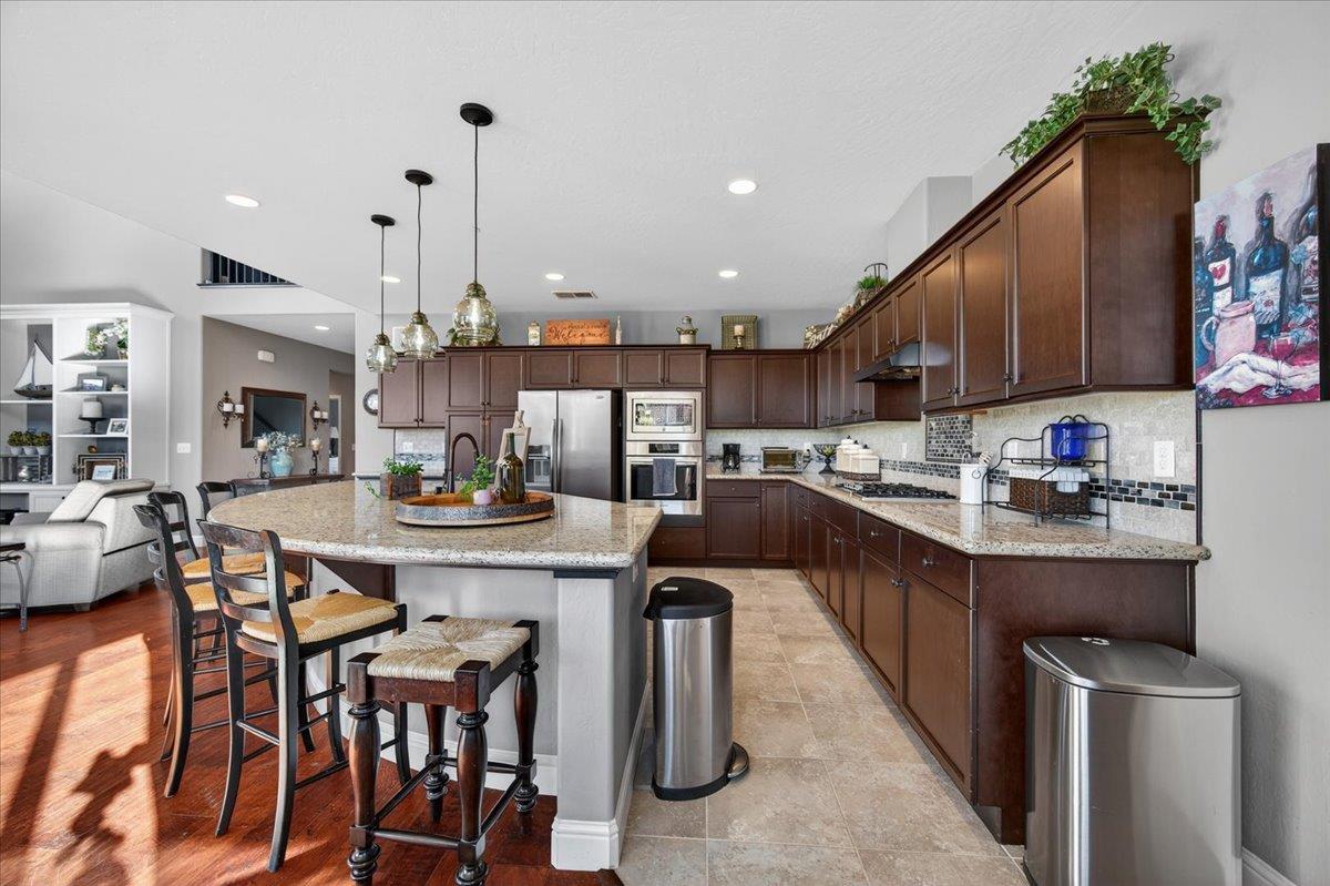 21238 Lago Bello Ln, Friant, CA 93626