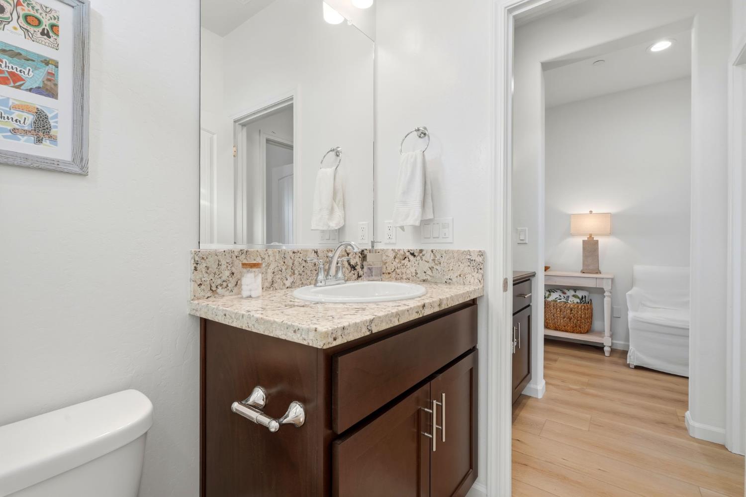 2566 Muscat Ct, Hanford, CA 93230