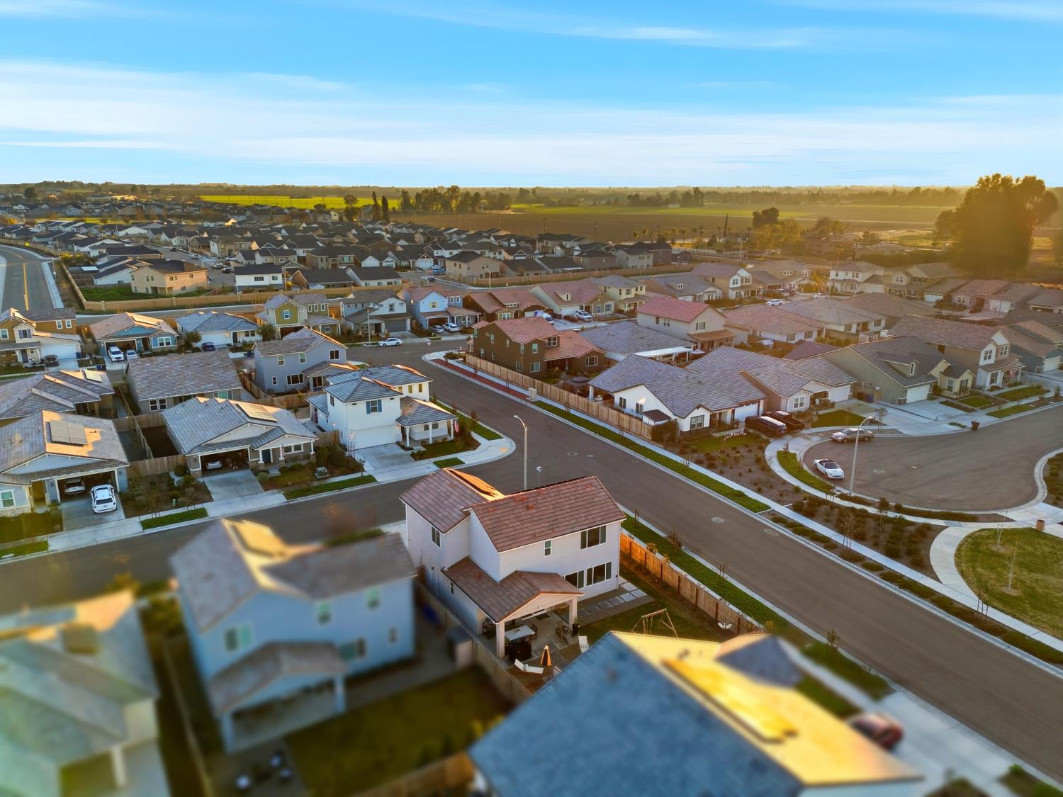 2566 Muscat Ct, Hanford, CA 93230