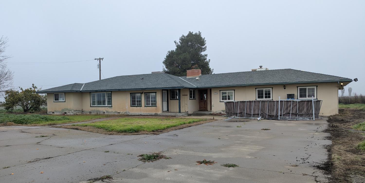 21009 19th Ave, Stratford, CA 93266