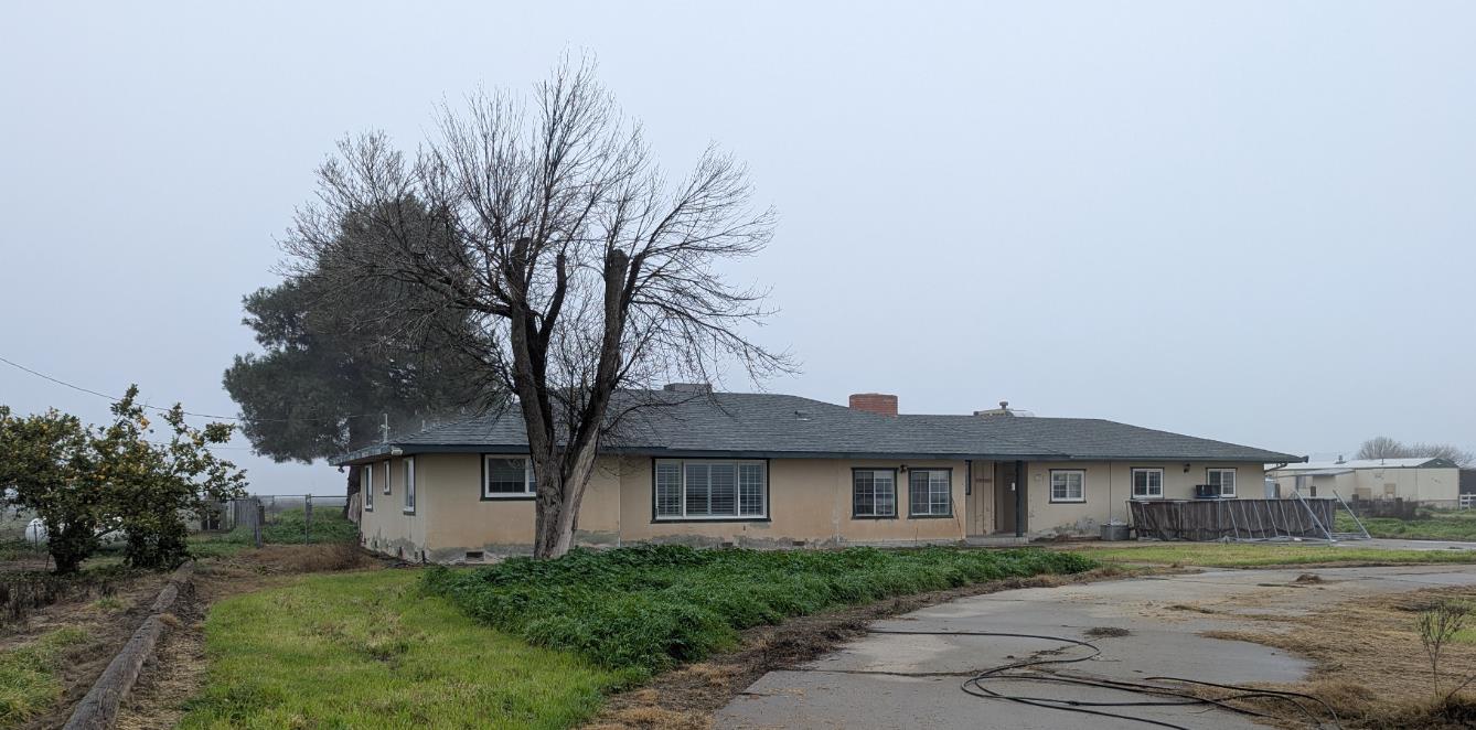 21009 19th Ave, Stratford, CA 93266