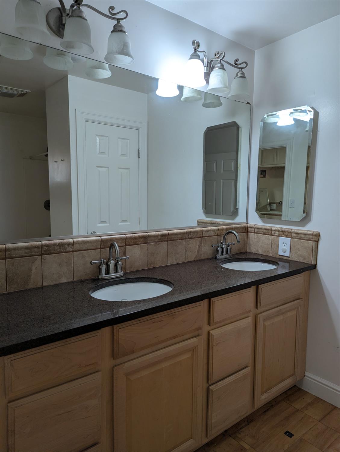 21009 19th Ave, Stratford, CA 93266