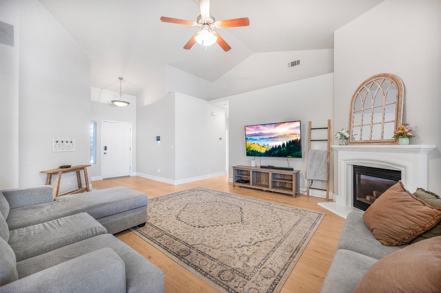 3036 N Clover Ave, Fresno, CA 93727