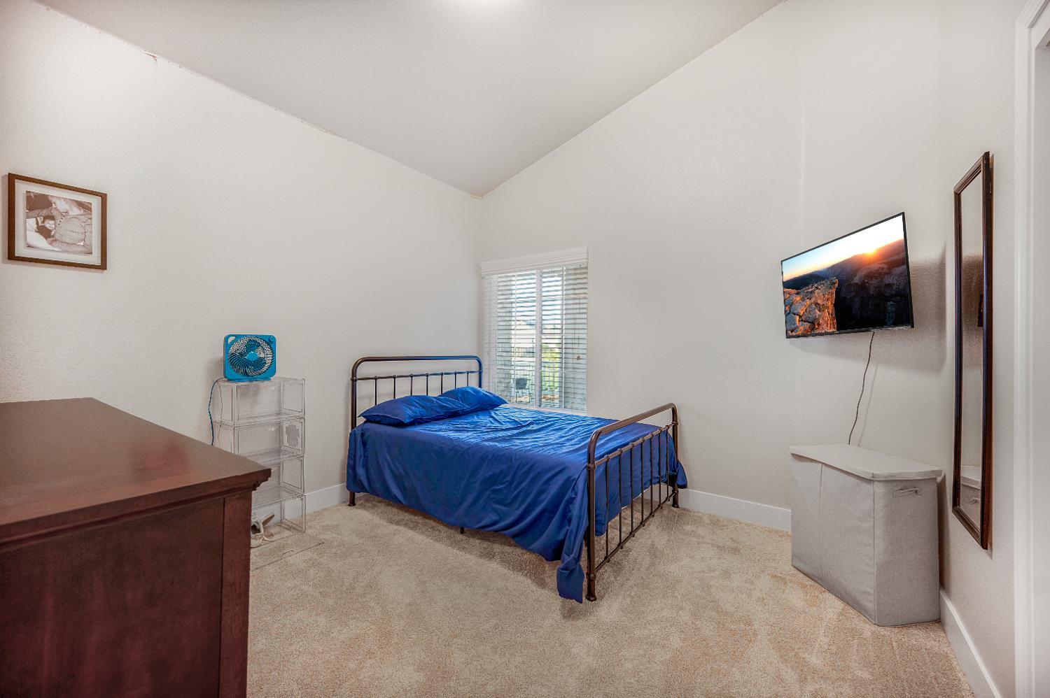 3036 N Clover Ave, Fresno, CA 93727