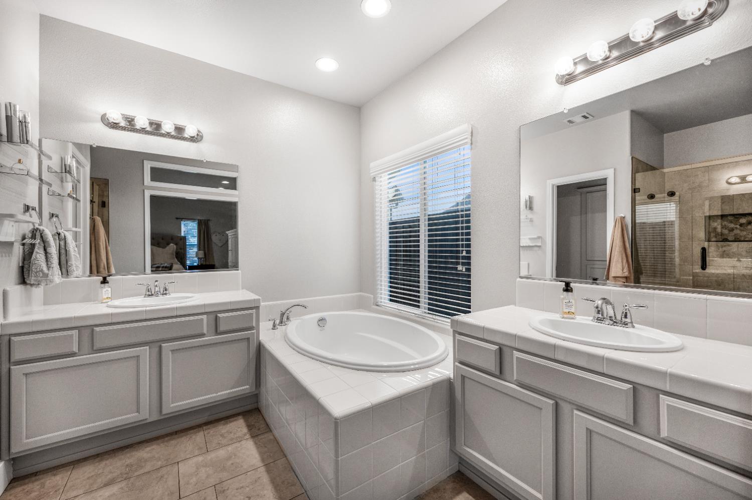 3036 N Clover Ave, Fresno, CA 93727