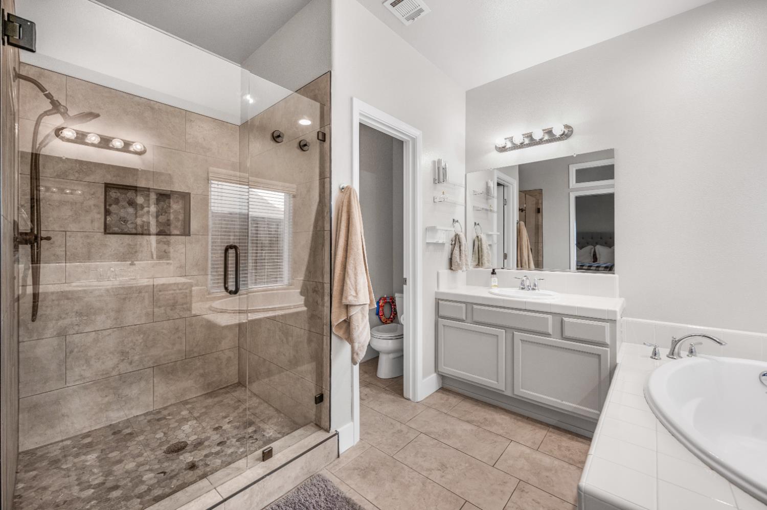 3036 N Clover Ave, Fresno, CA 93727