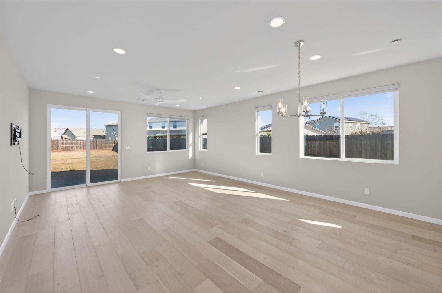 2431 Creekview Dr, Merced, CA 95340