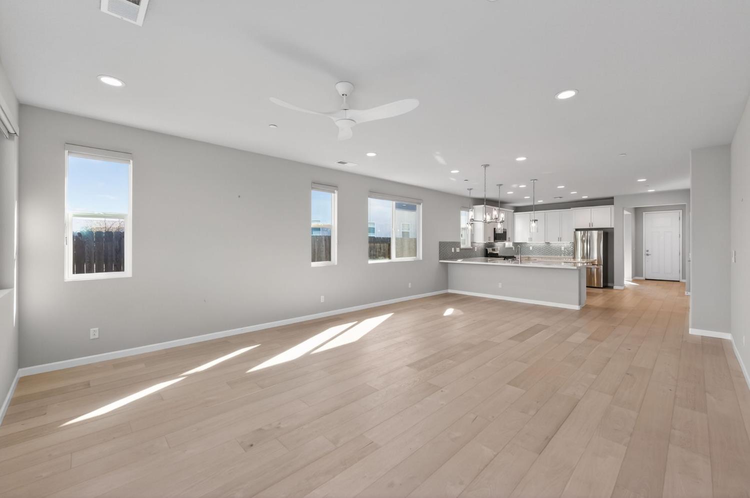 2431 Creekview Dr, Merced, CA 95340