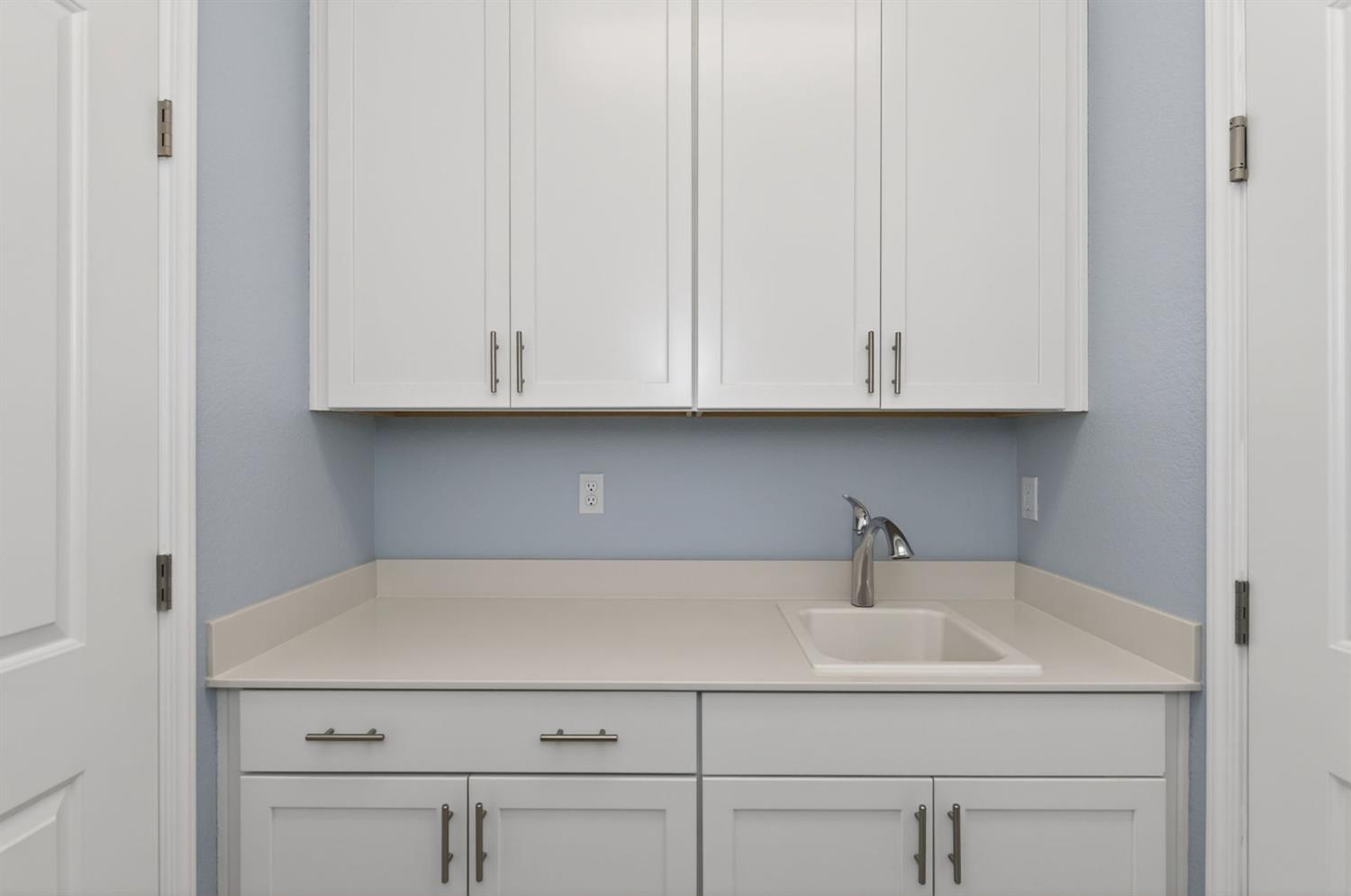 2431 Creekview Dr, Merced, CA 95340