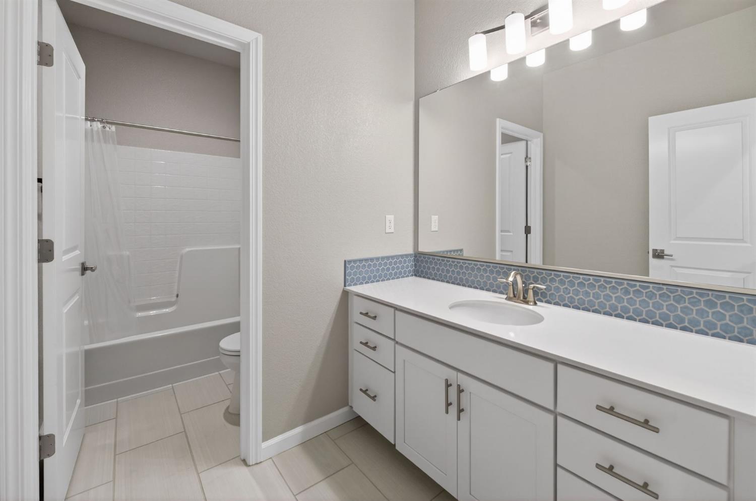 2431 Creekview Dr, Merced, CA 95340