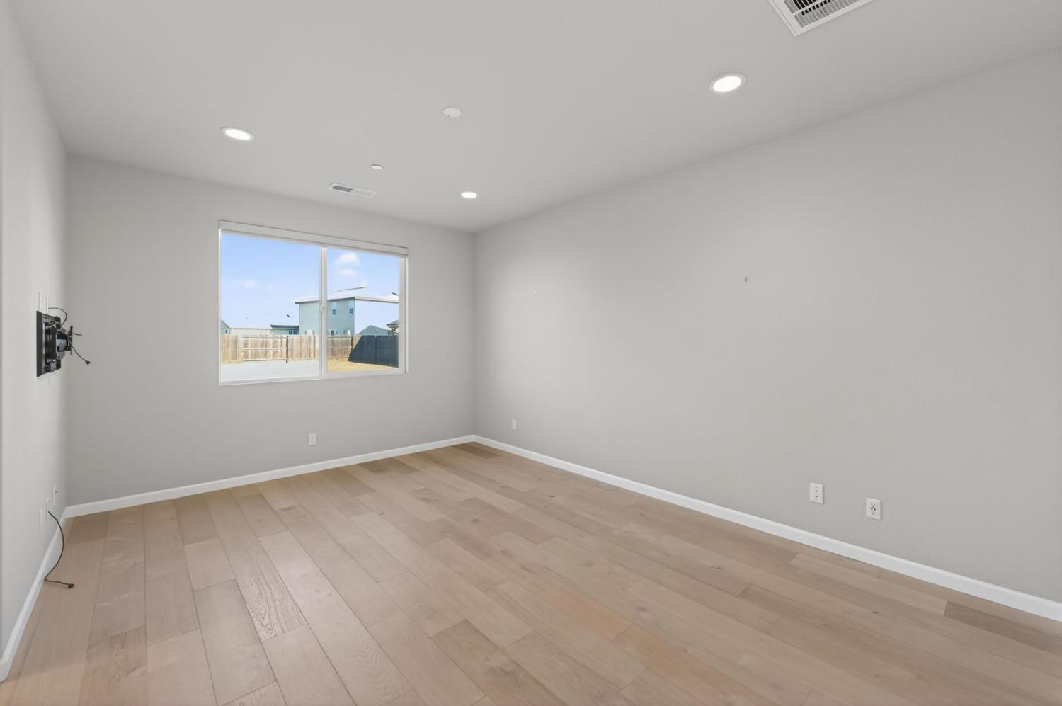 2431 Creekview Dr, Merced, CA 95340