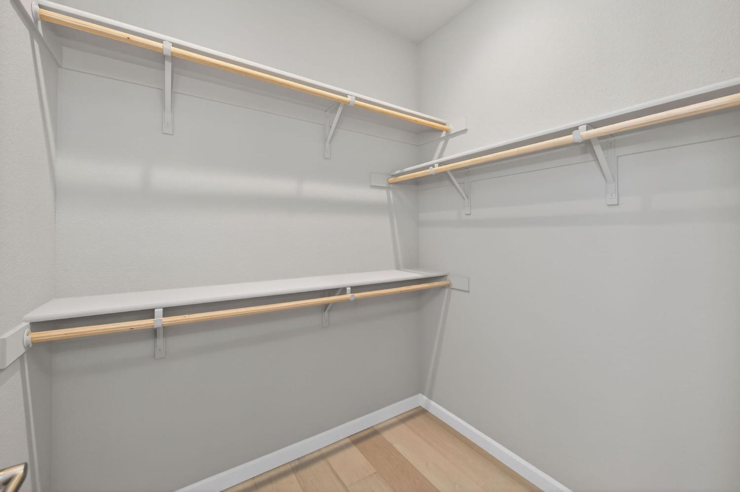 2431 Creekview Dr, Merced, CA 95340