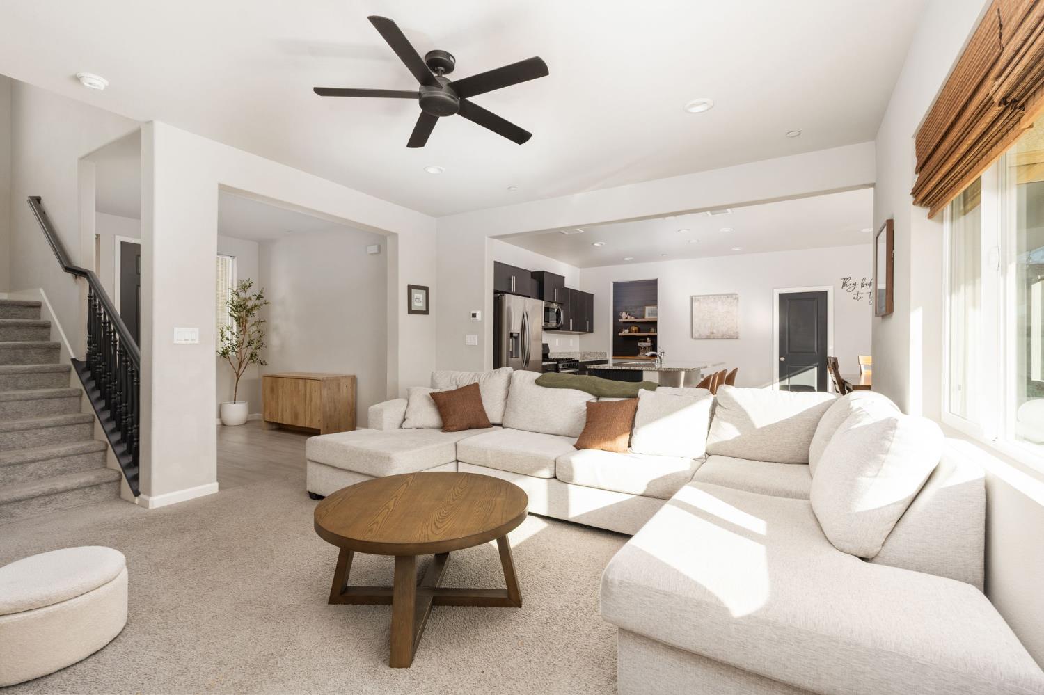 646 Wood Crest Ave, Madera, CA 93636