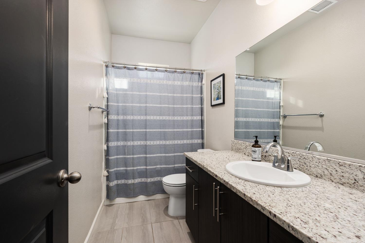 646 Wood Crest Ave, Madera, CA 93636