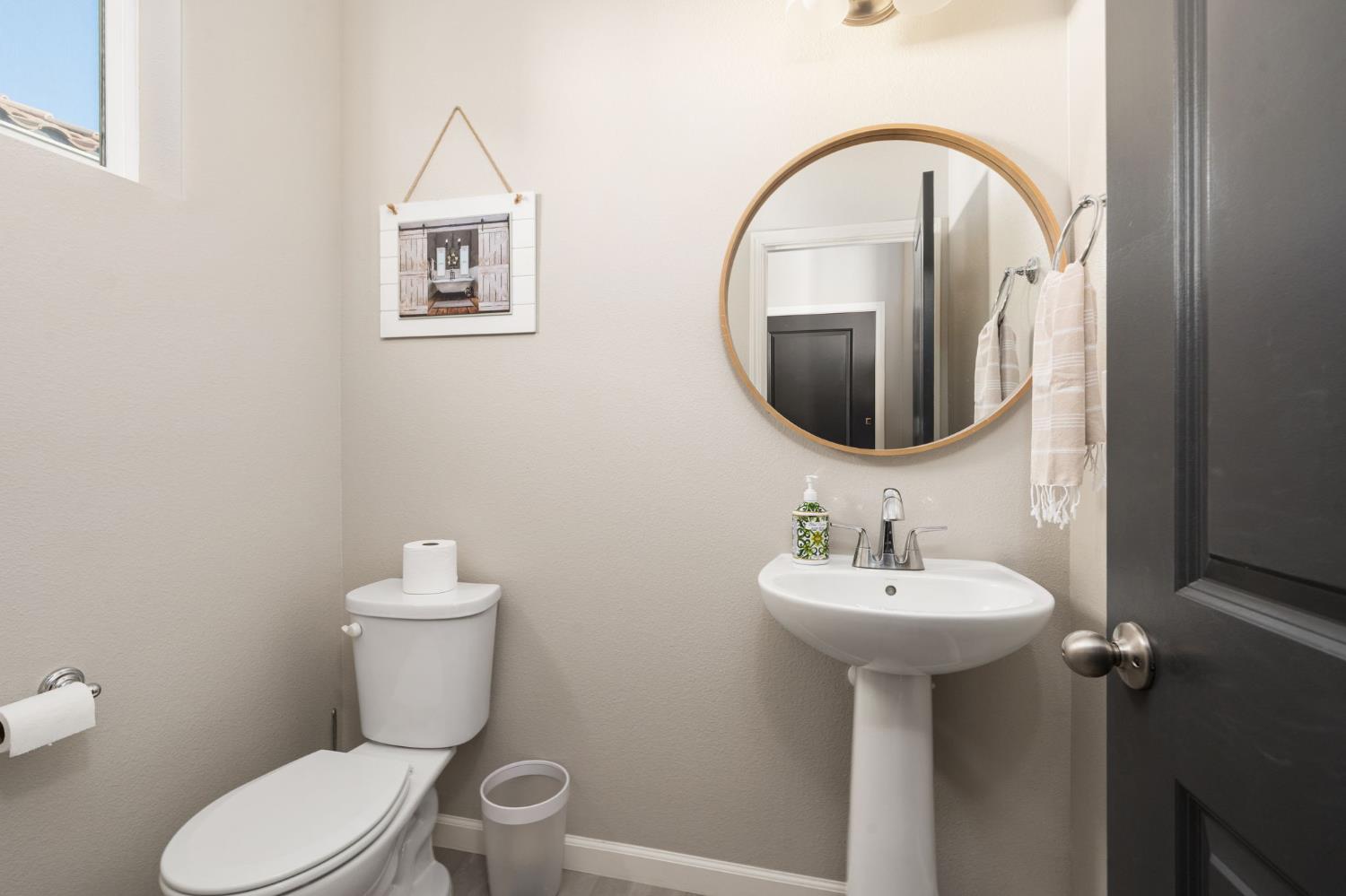 646 Wood Crest Ave, Madera, CA 93636