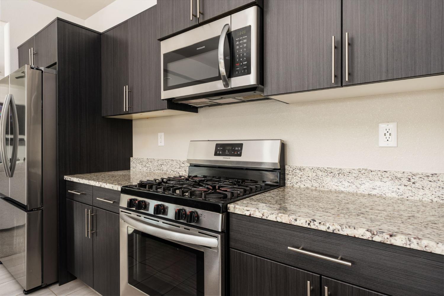 646 Wood Crest Ave, Madera, CA 93636