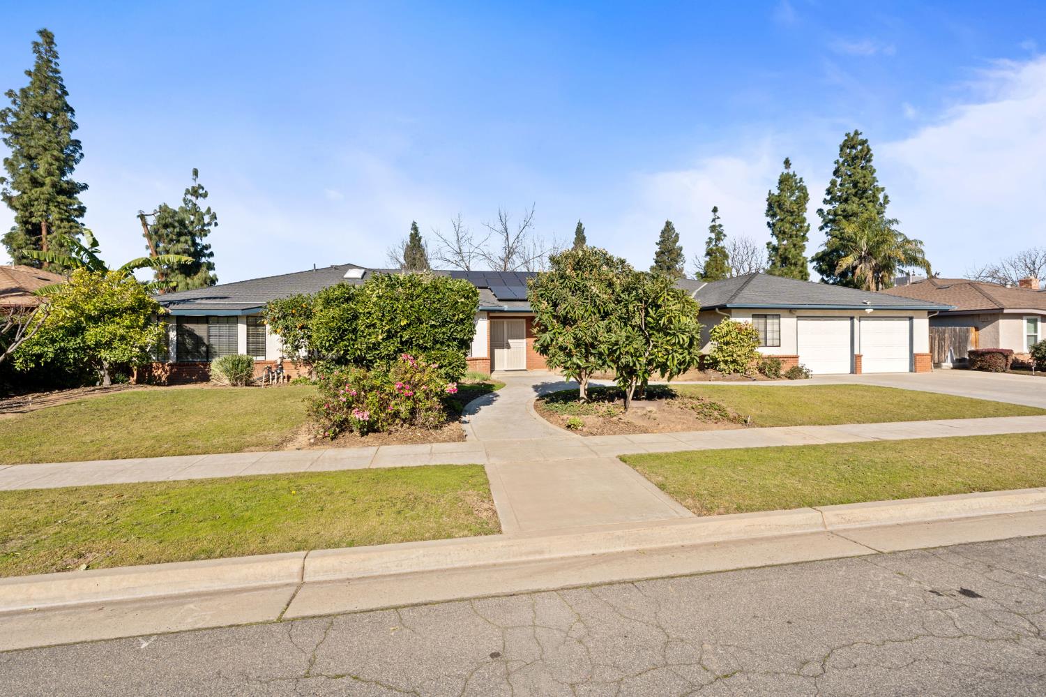 1544 E Jordan Ave, Fresno, CA 93720
