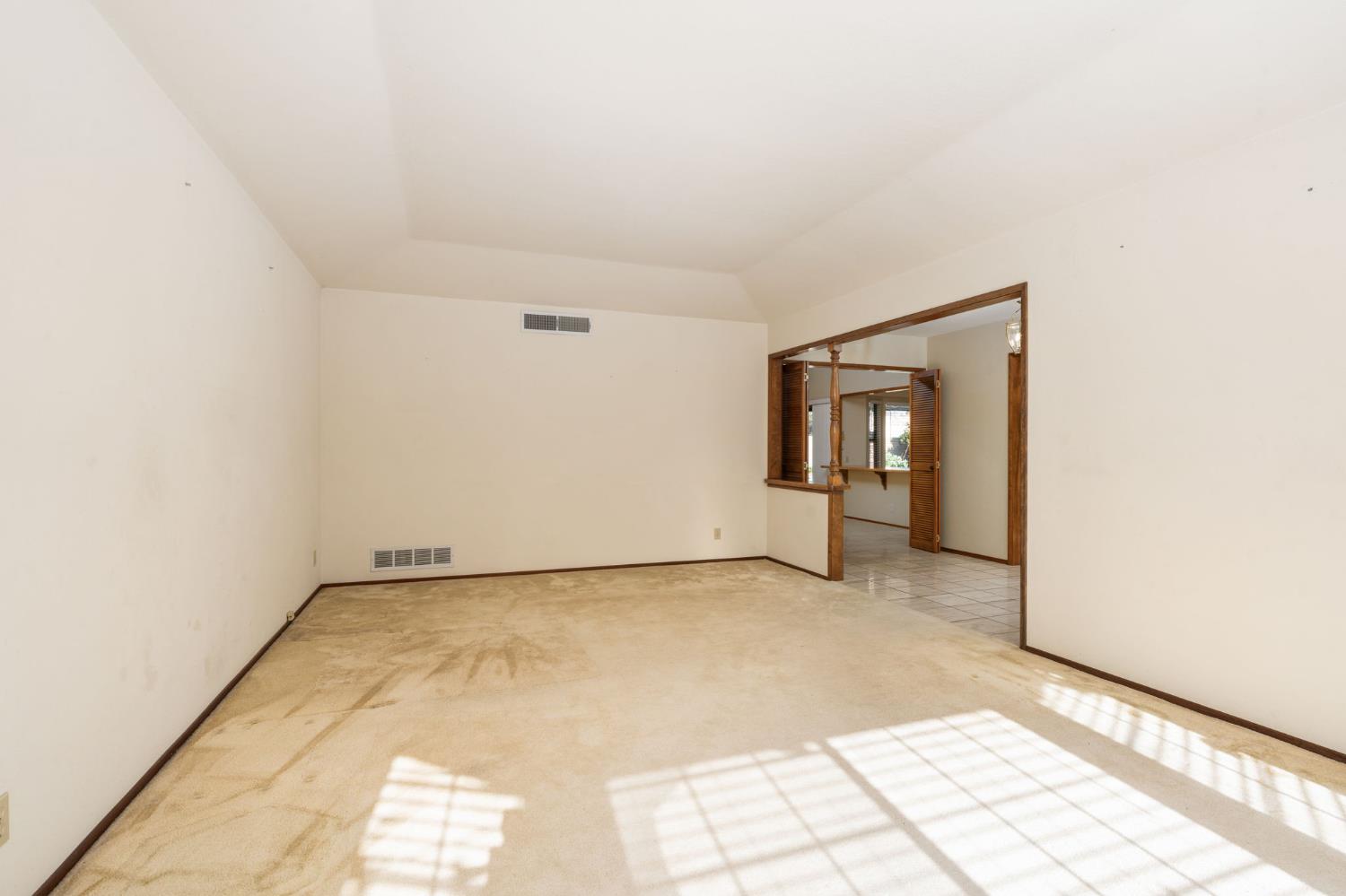 1544 E Jordan Ave, Fresno, CA 93720