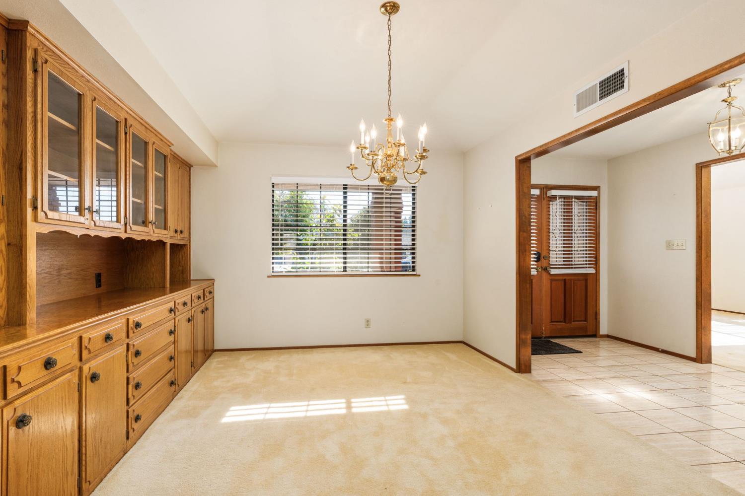 1544 E Jordan Ave, Fresno, CA 93720