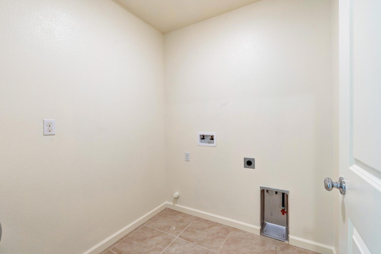 753 Heitz Way, Merced, CA 95348