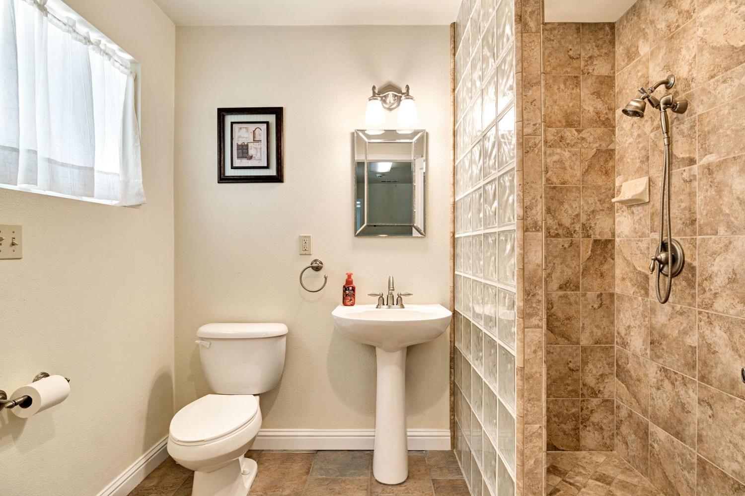 4814 N Tisha Ave, Fresno, CA 93723