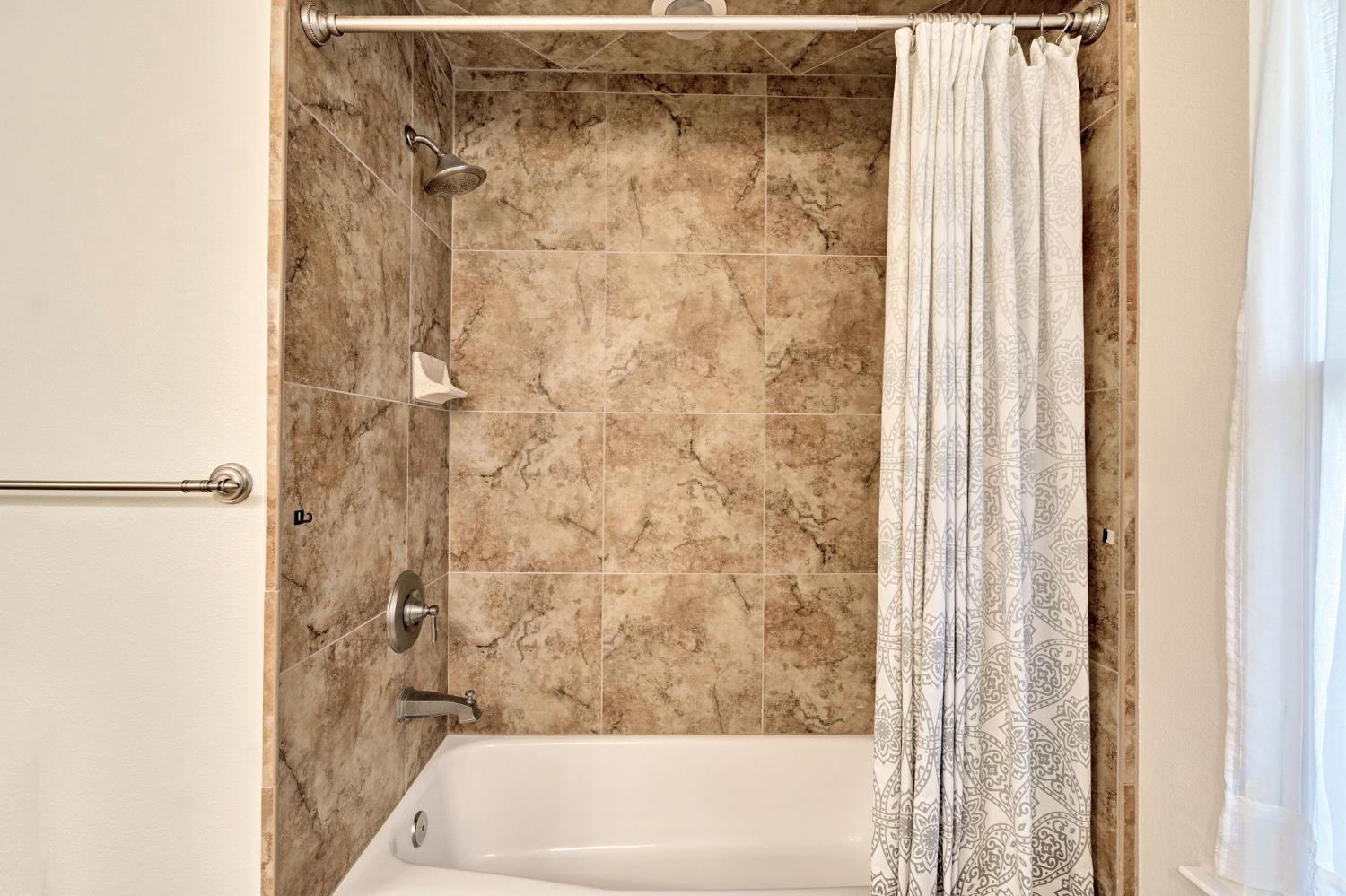 4814 N Tisha Ave, Fresno, CA 93723