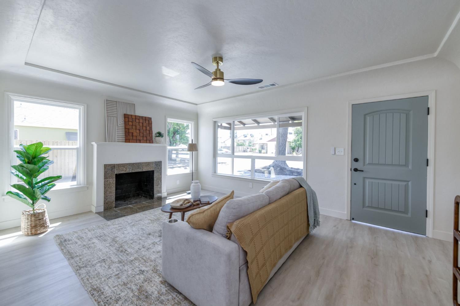 1434 W Terrace Ave, Fresno, CA 93705