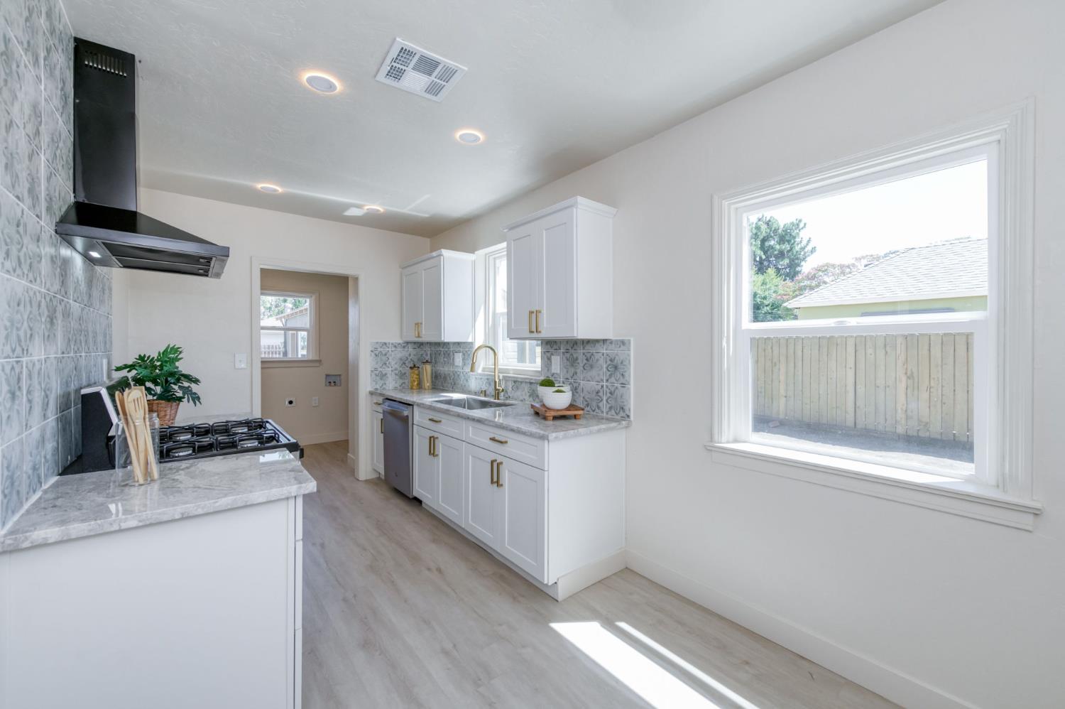 1434 W Terrace Ave, Fresno, CA 93705