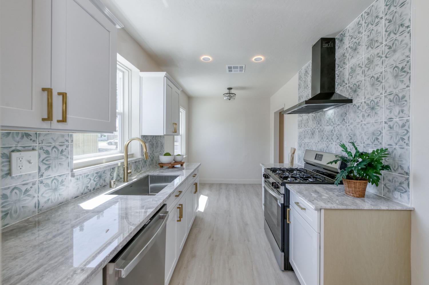 1434 W Terrace Ave, Fresno, CA 93705