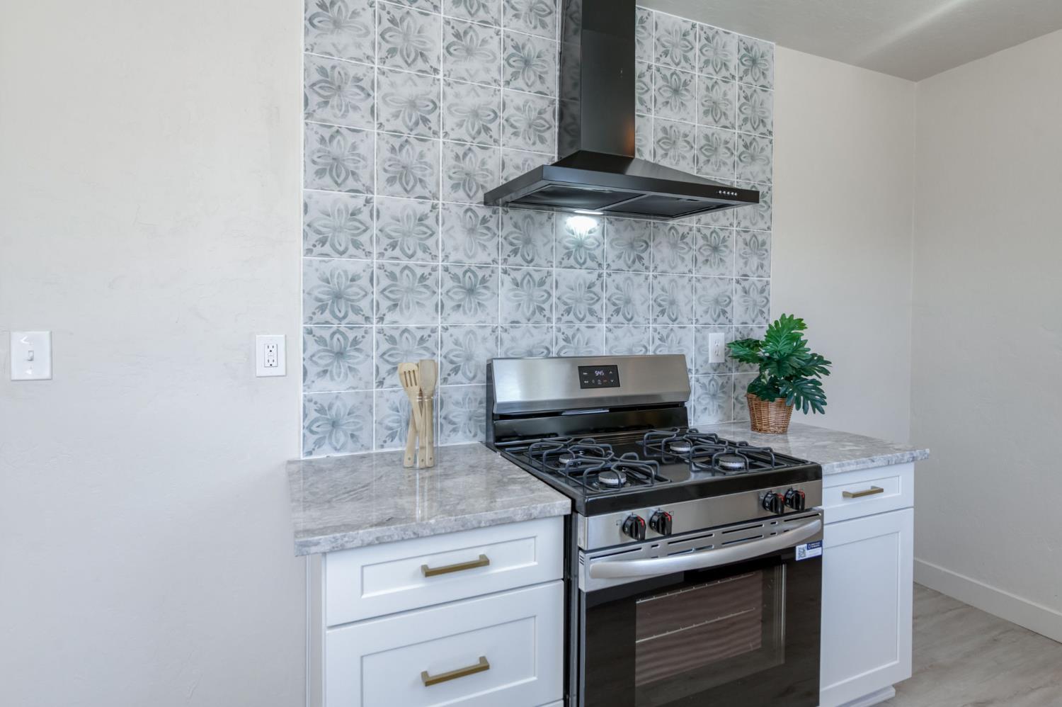 1434 W Terrace Ave, Fresno, CA 93705