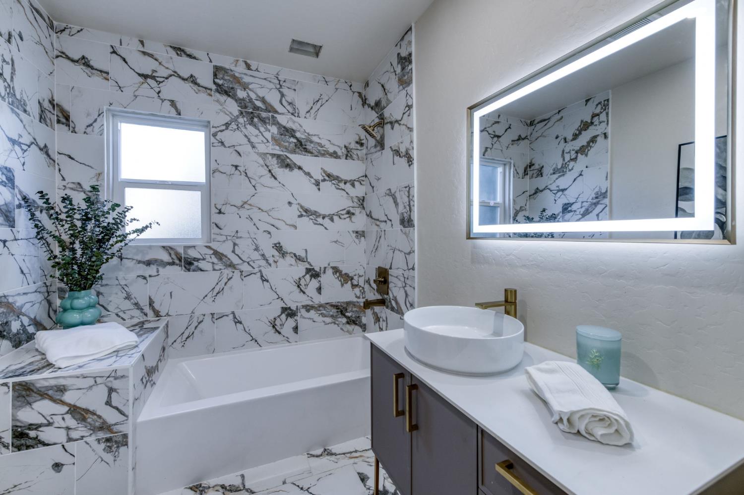 1434 W Terrace Ave, Fresno, CA 93705