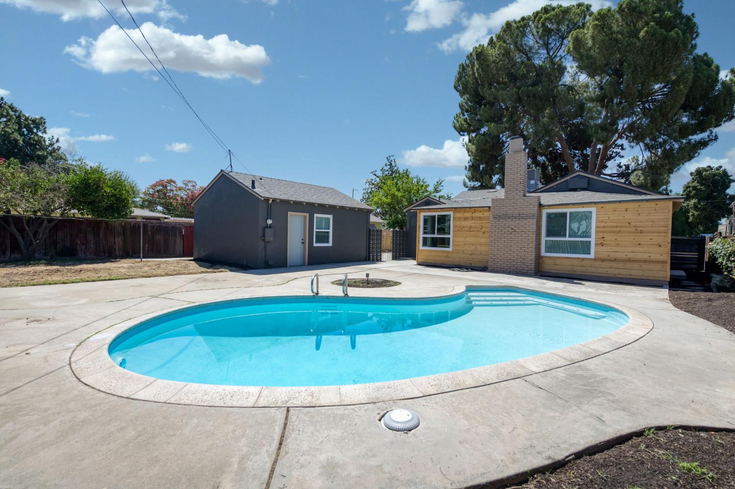 1434 W Terrace Ave, Fresno, CA 93705