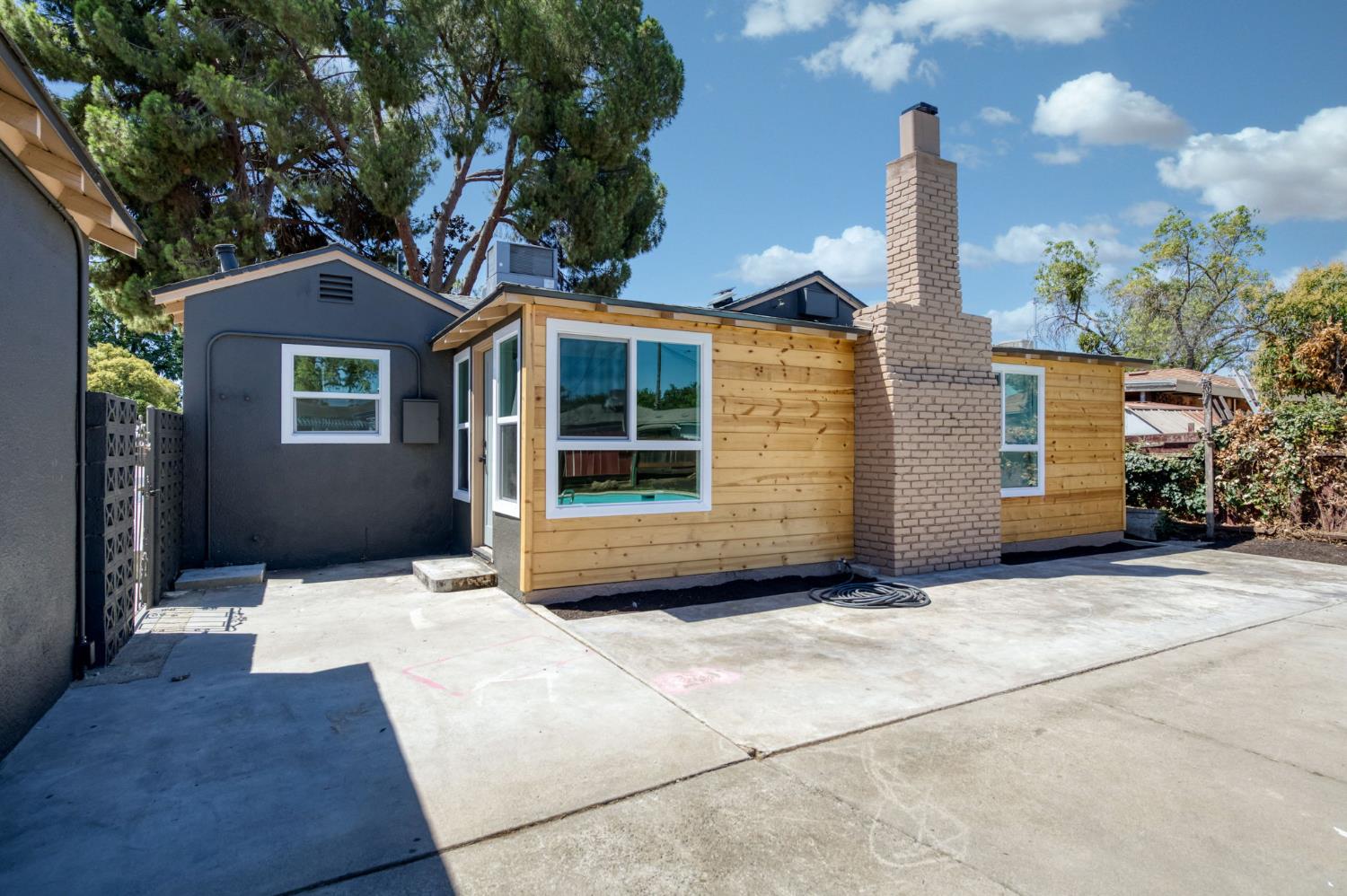 1434 W Terrace Ave, Fresno, CA 93705