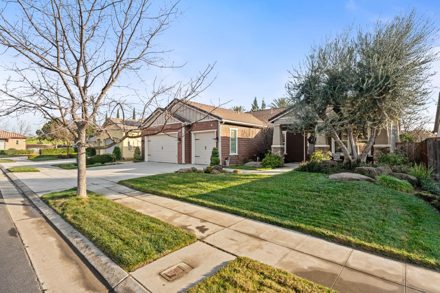 1979 N Nicolette Ave, Clovis, CA 93619