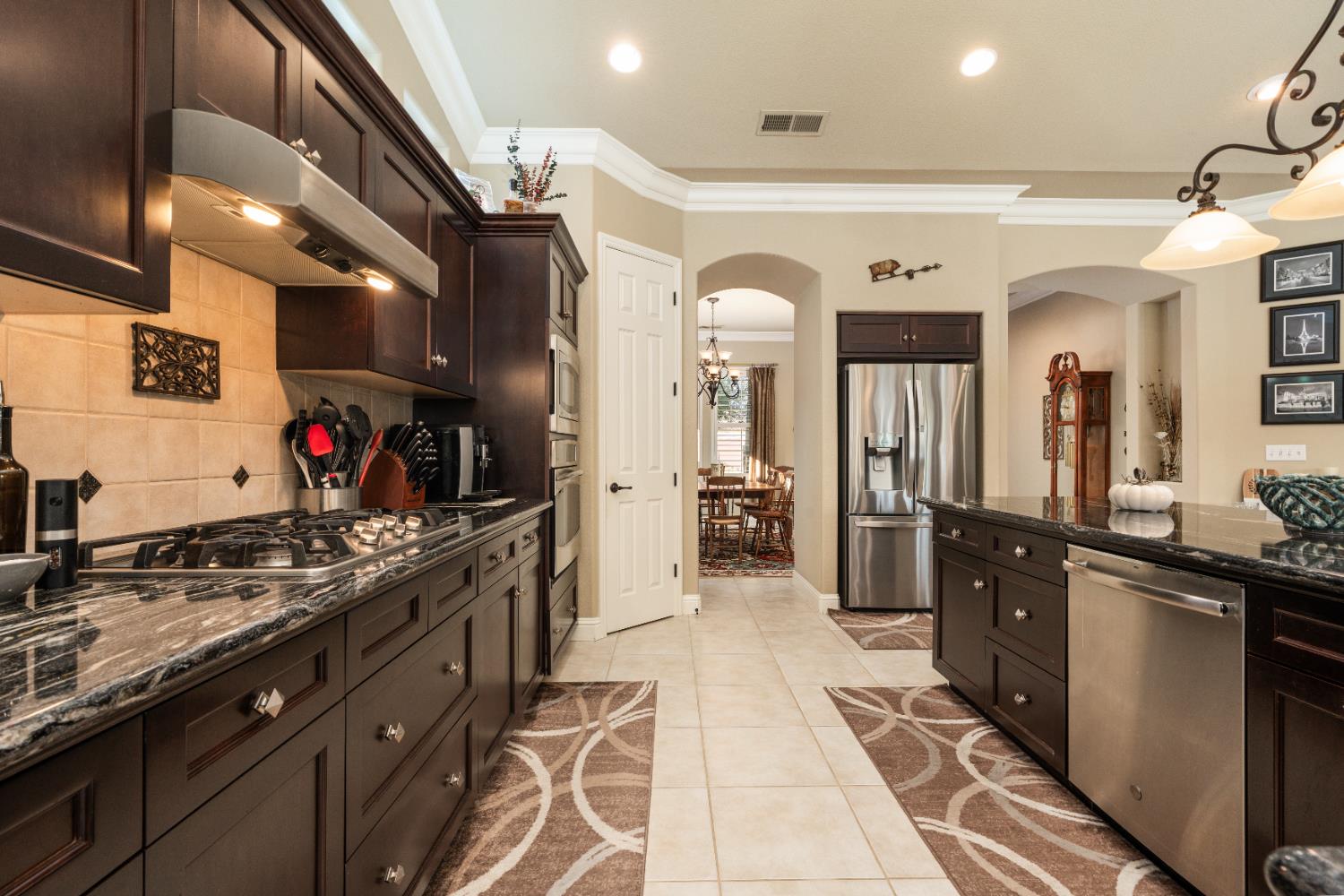 1979 N Nicolette Ave, Clovis, CA 93619