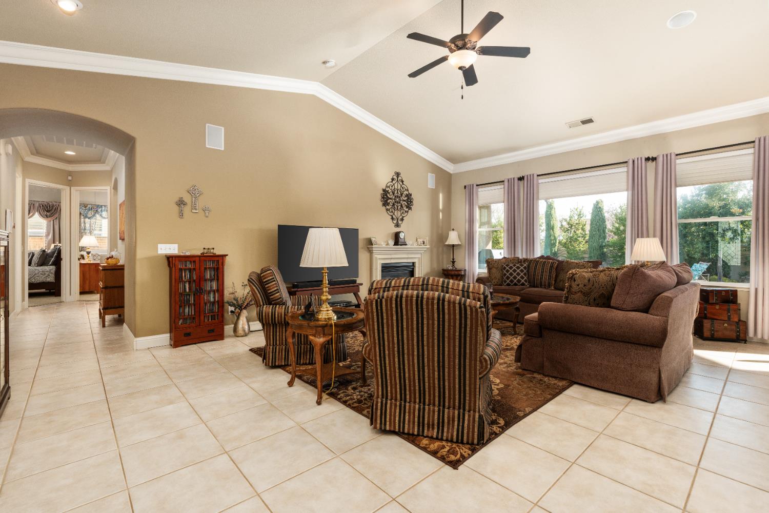 1979 N Nicolette Ave, Clovis, CA 93619